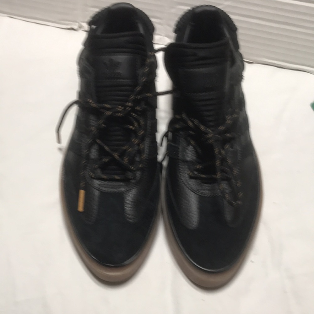Ivy Park +Adidas suede and leather. Like New! Pre-owned but never used.